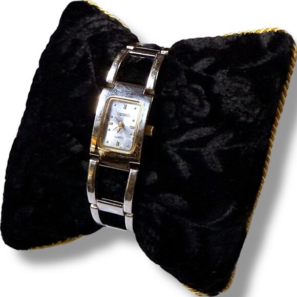 Seiko Stainless Steel Watch Womens Rectangle Case Chainlink Bracelet Quartz RUNS - Picture 6 of 7